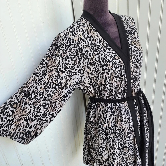 Women's Short Wrap Belted Dressing Robe Leopard Print Stretch Gray Black L - Picture 3 of 13
